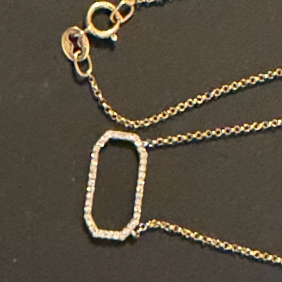 Elegant Gold Diamond Necklace - Picture 3 of 5